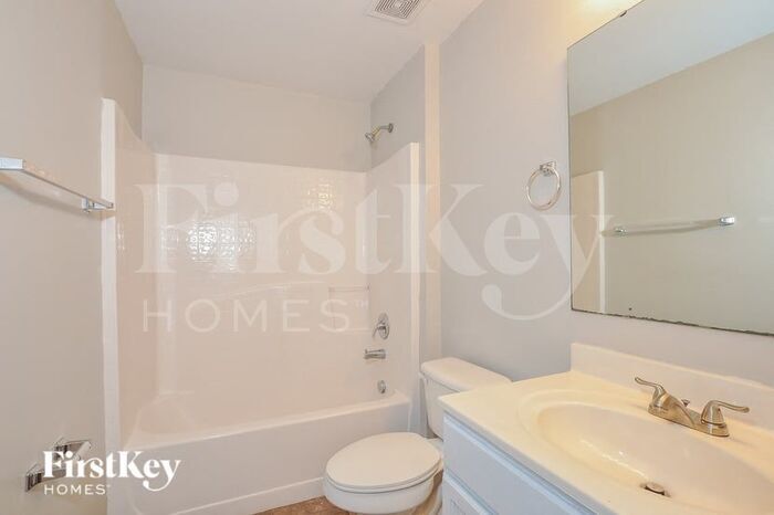 Building Photo - 11 Ryker Ln