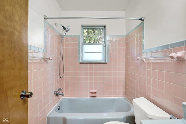 Building Photo - 1213 N Lesley Ave