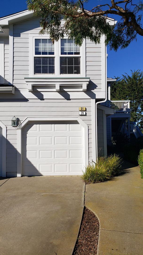 Building Photo - Love the Ocean? 2/2 Condo. STUNNING OCEAN VIEW! Private Patio + 2 Private Garages