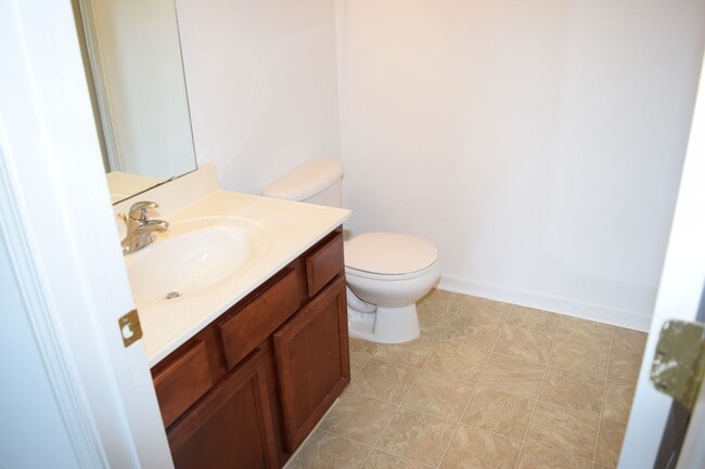 Building Photo - Spacious 2BR 2.5BA Townhome In Prime Location!