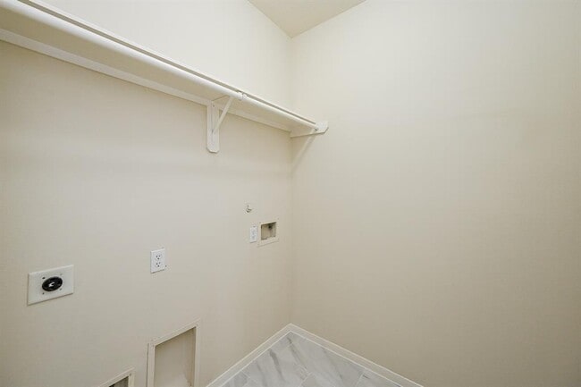 Building Photo - 4831 Plum Forest Rd
