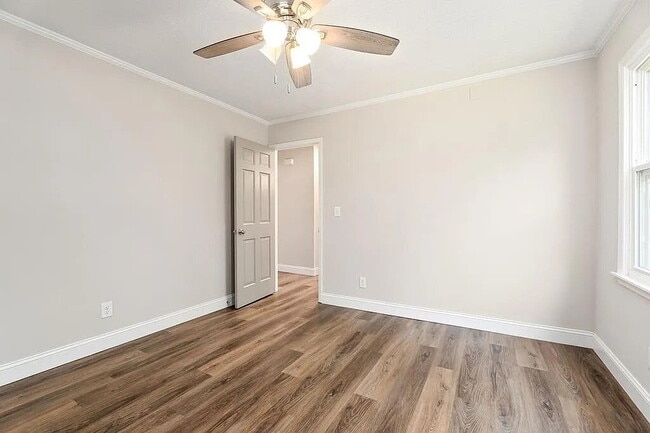 Building Photo - 1409 Robert Ln