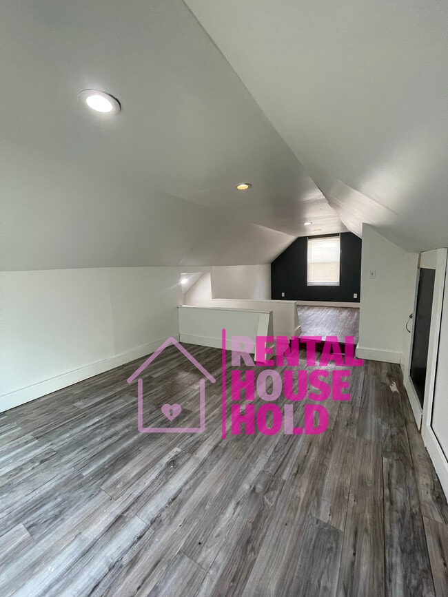 Building Photo - 20060 Hickory St