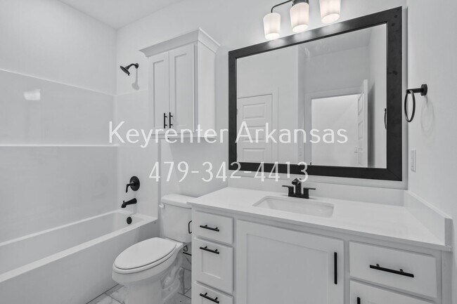 Building Photo - 4 Bed, 2 Bath Home