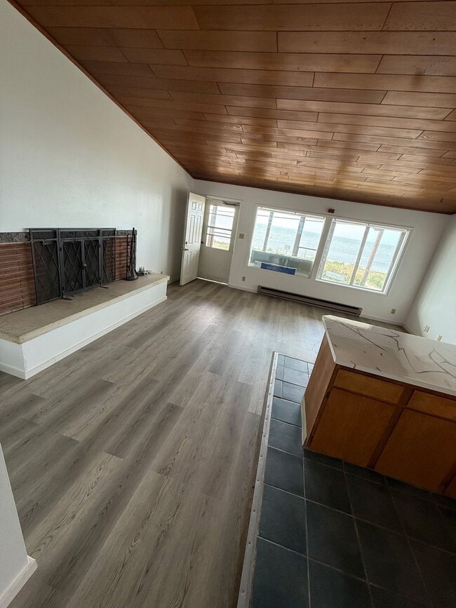 Building Photo - GETAWAY