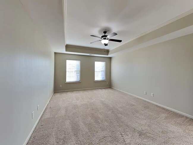Building Photo - 2064 Hydrangea Ln