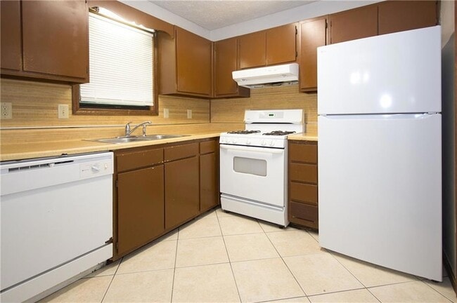 Building Photo - 948 Waverly Ct