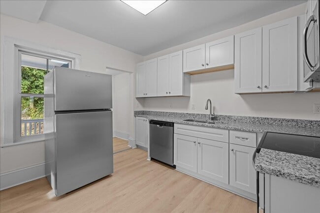 Building Photo - 258 Douglas Ave