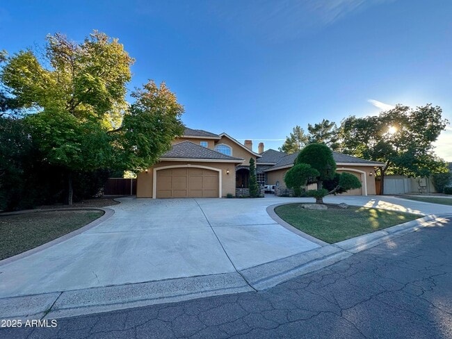 Building Photo - 5711 W Linda Ln