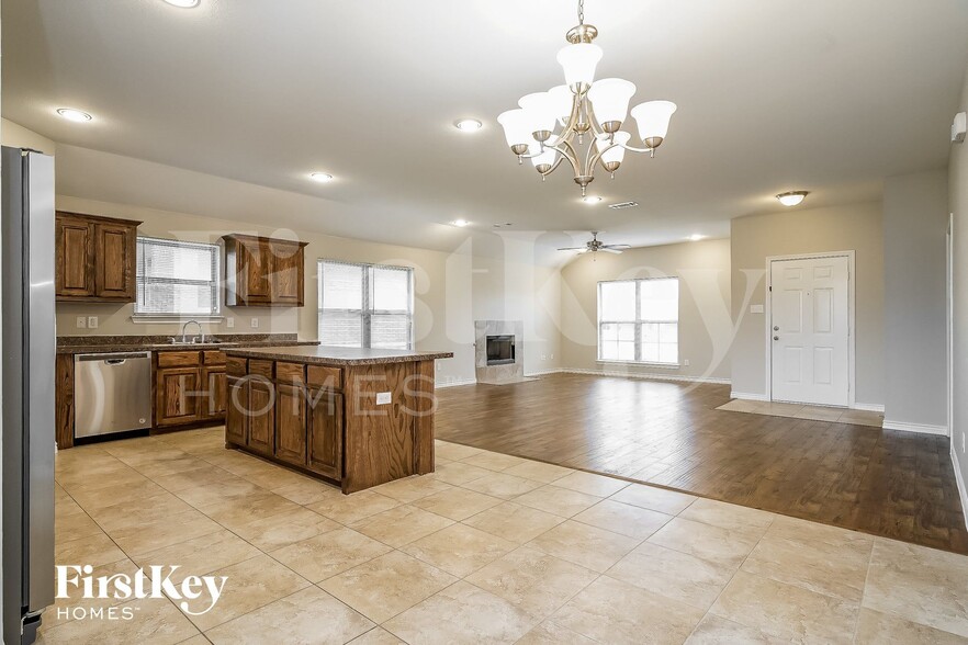 Building Photo - 615 Hearthstone Dr