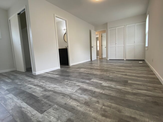 Building Photo - 6617 Azalea Dr