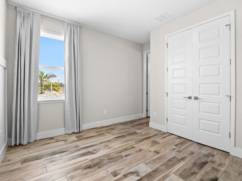 Building Photo - 27 Gulfstream Way