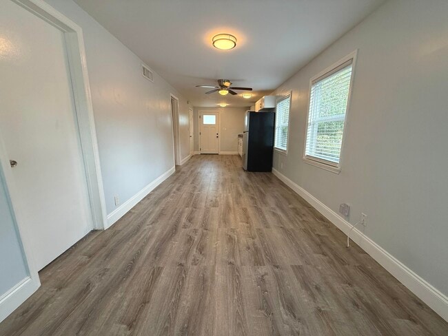 Building Photo - 27 NW 11th Ave