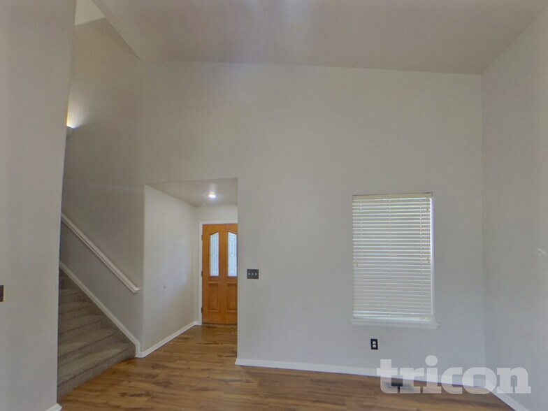 Building Photo - 1028 Oriole Cir