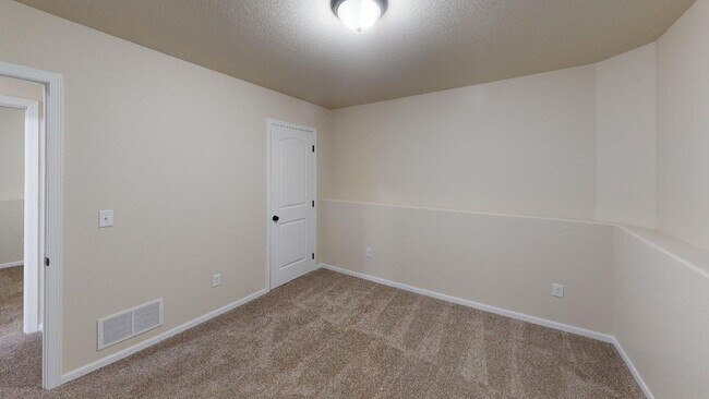 Building Photo - Gorgeous 4 Bedroom, 3 Bath Home with Attac...