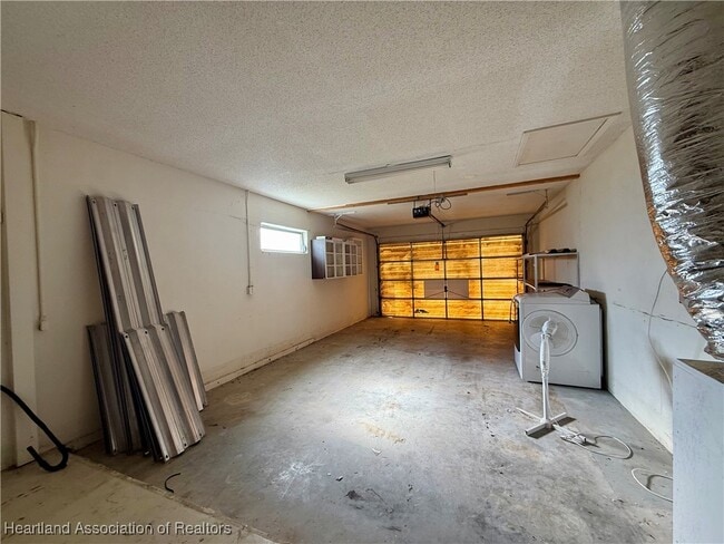 Building Photo - 10345 SW Riverview Cir