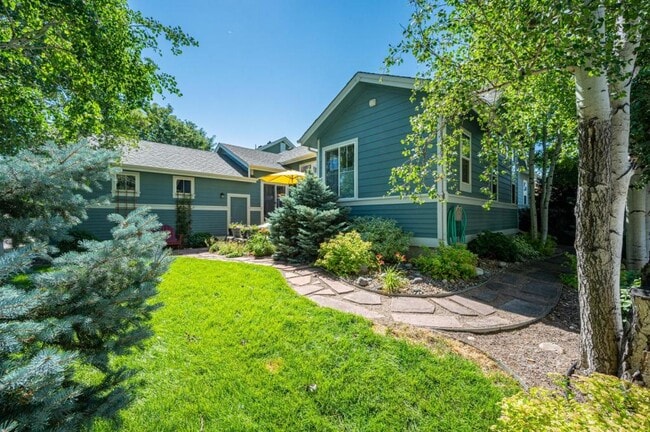 Building Photo - 4220 Ravenna Pl