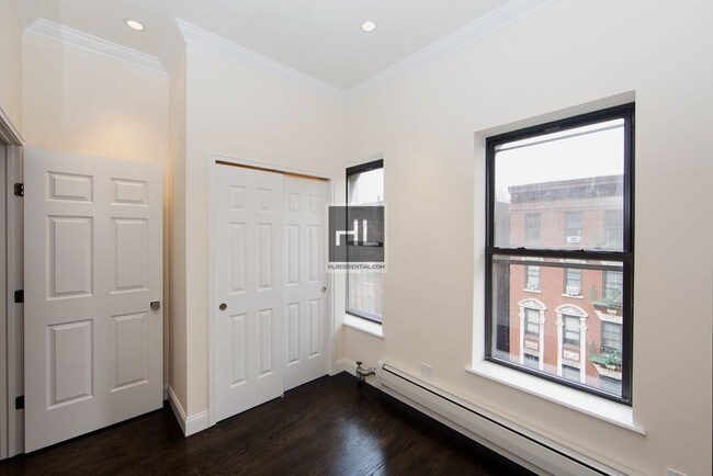 Building Photo - 502 E 73rd St