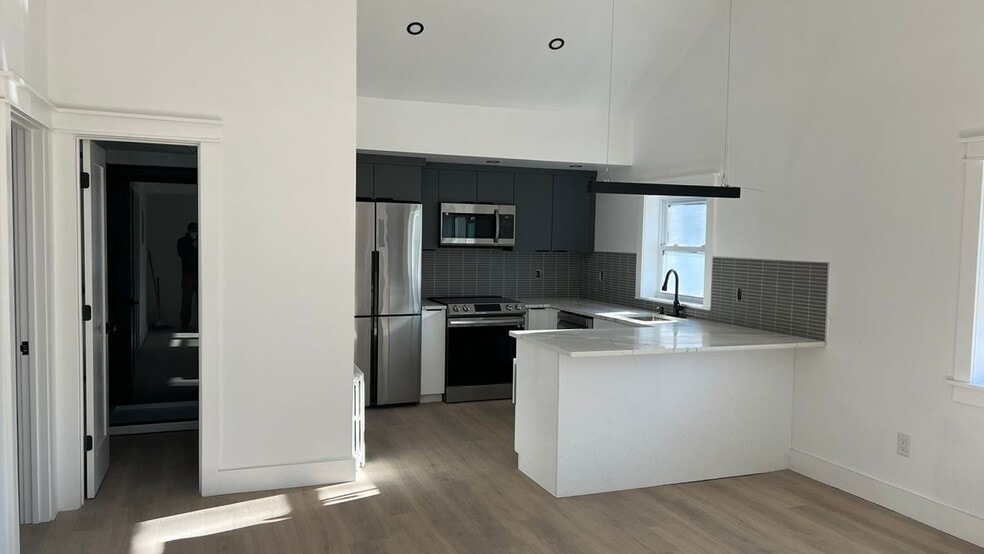 Building Photo - 58 Caldwell St