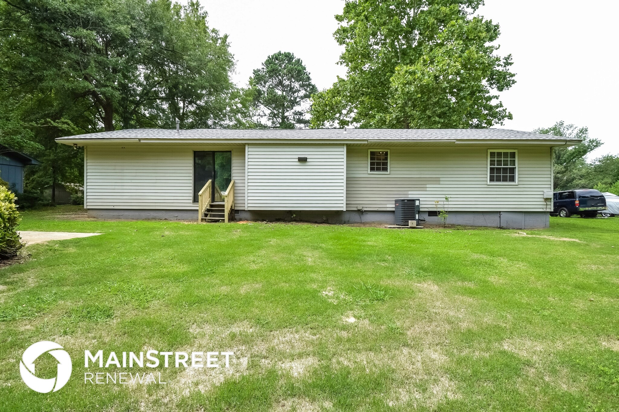 Building Photo - 5084 Oak Leaf Cir