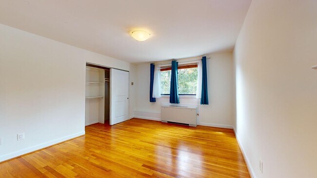 Building Photo - 2725 39th St NW