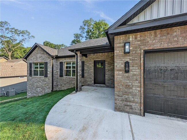 Building Photo - 18 Greenodd Dr