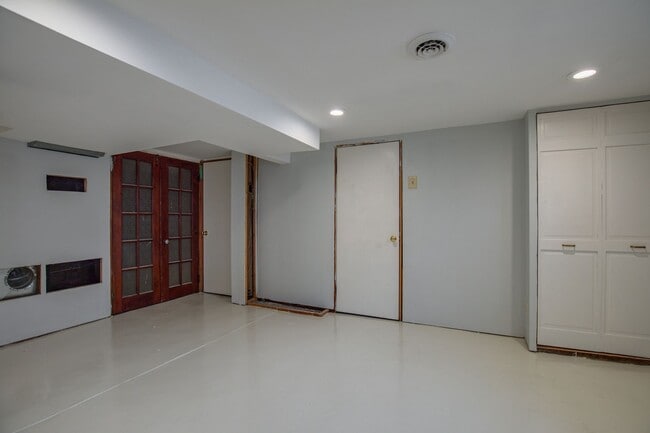 Building Photo - Adorable North Hampton House - Must See!