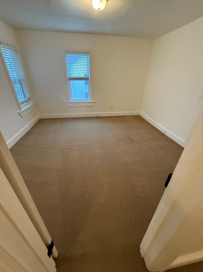 Building Photo - 125 Market St