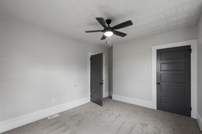 Building Photo - Charming 2 bedroom home in Beechview available May 1!