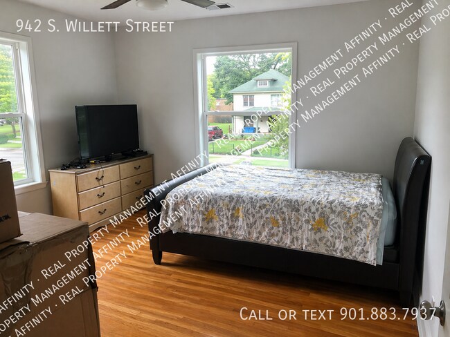 Building Photo - 942 S Willett St
