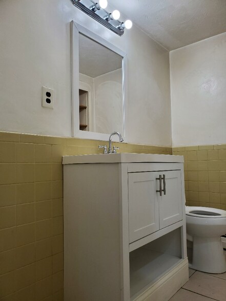 Building Photo - 116 Newman St