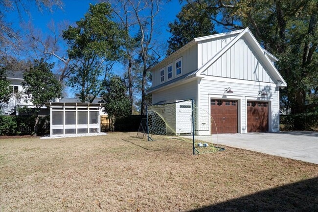 Building Photo - Fully Furnished Home In The Groves