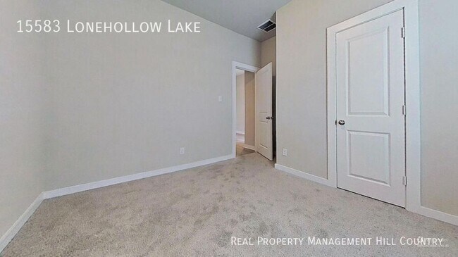 Building Photo - 15583 Lonehollow Lk