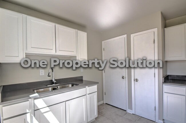 Building Photo - 1228 Aetna St