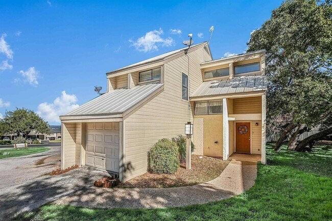 Building Photo - 307 Out Yonder