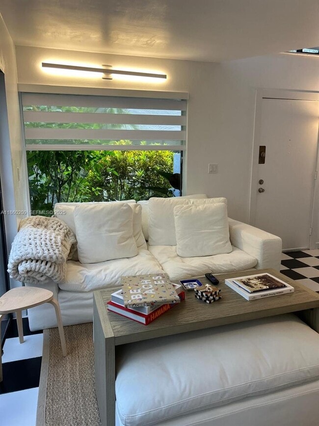 Building Photo - 3036 SW 27th Ave