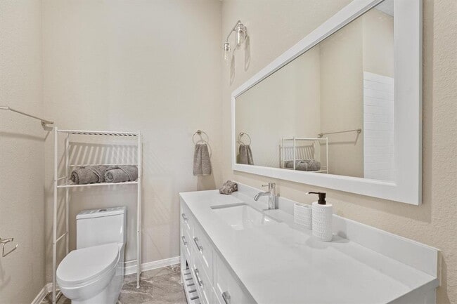 Building Photo - 5620 Madison St