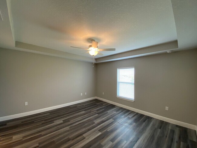 Building Photo - 13 Poplar Ln