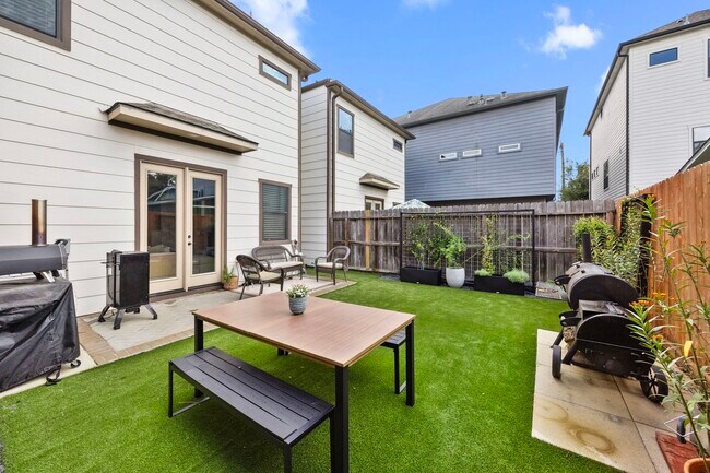 Building Photo - 5907 Kiam St