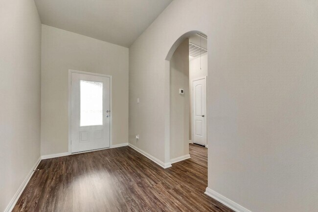 Building Photo - 5500 Persimmon Dr