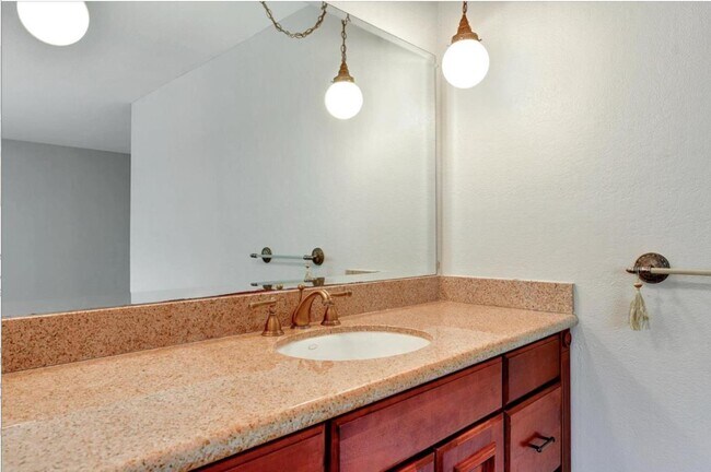 Building Photo - 6558 Crown Blvd