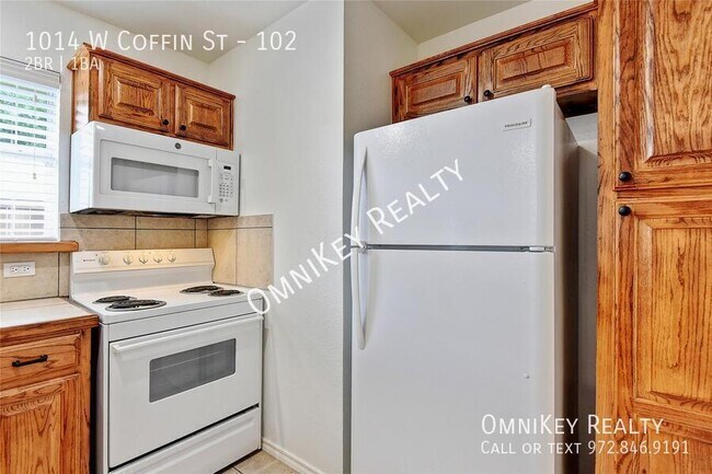 Building Photo - 1014 W Coffin St