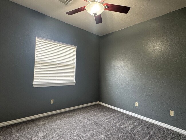Building Photo - 4413 NW Wolfcreek Blvd