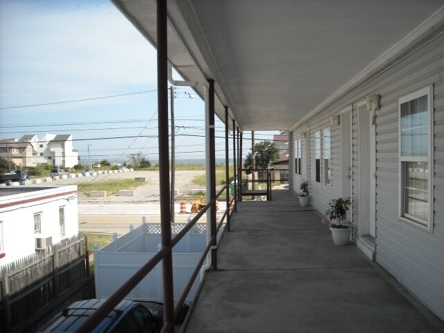 Building Photo - 1075 W Ocean View Ave