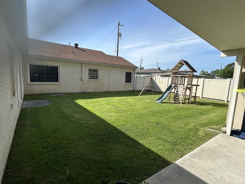 Building Photo - 2125 Highway 182 E