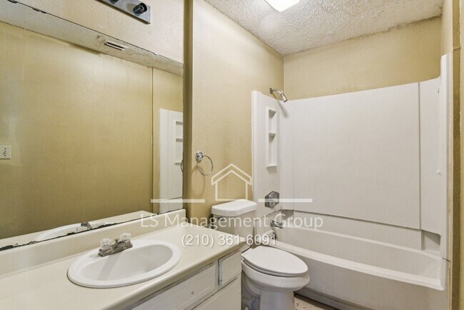 Building Photo - 6702 Windsor Hollow Dr