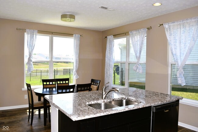 Building Photo - 2327 Creekland Dr