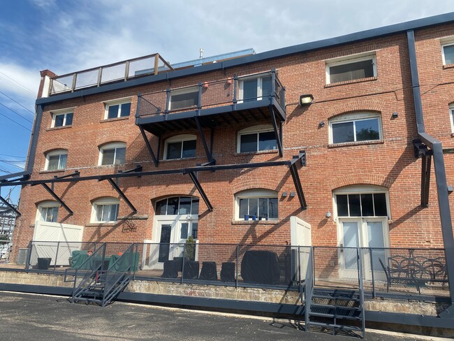 Exterior view of 3rd floor balcony - 201 Lamkin St