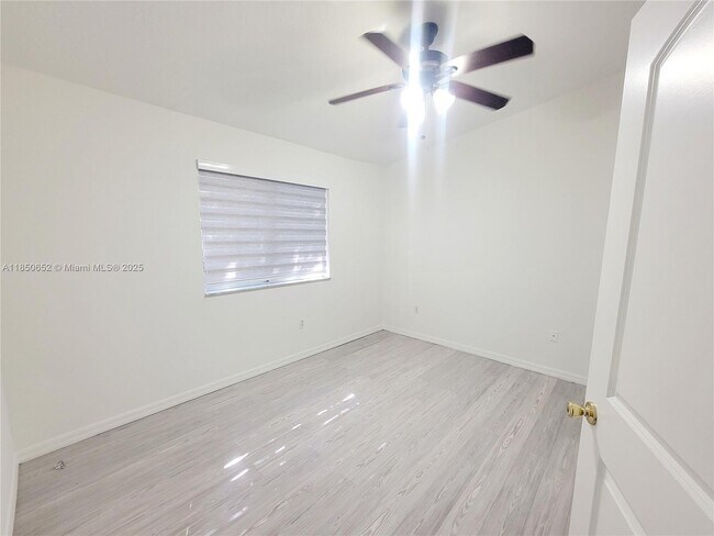 Building Photo - 1240 SE 31st Ct