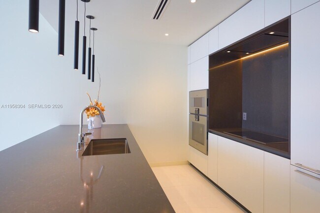 Building Photo - 300 Biscayne Blvd Way